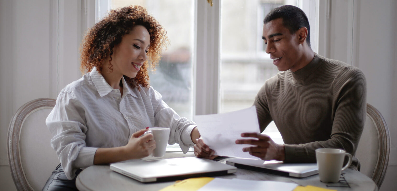 a client and advisor discuss year-end plans at a coffee shop