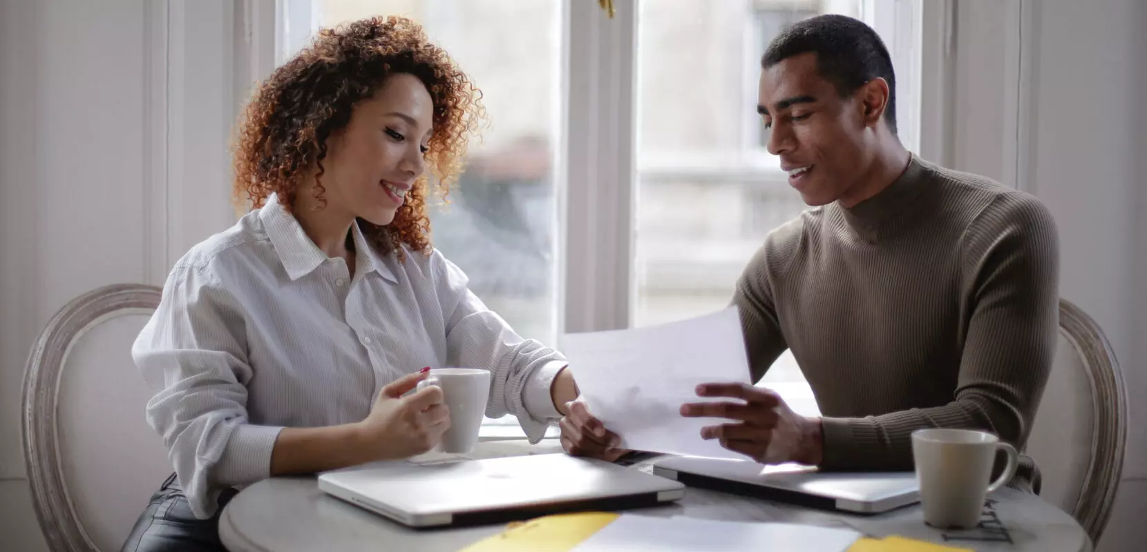 a client and advisor discuss year-end plans at a coffee shop