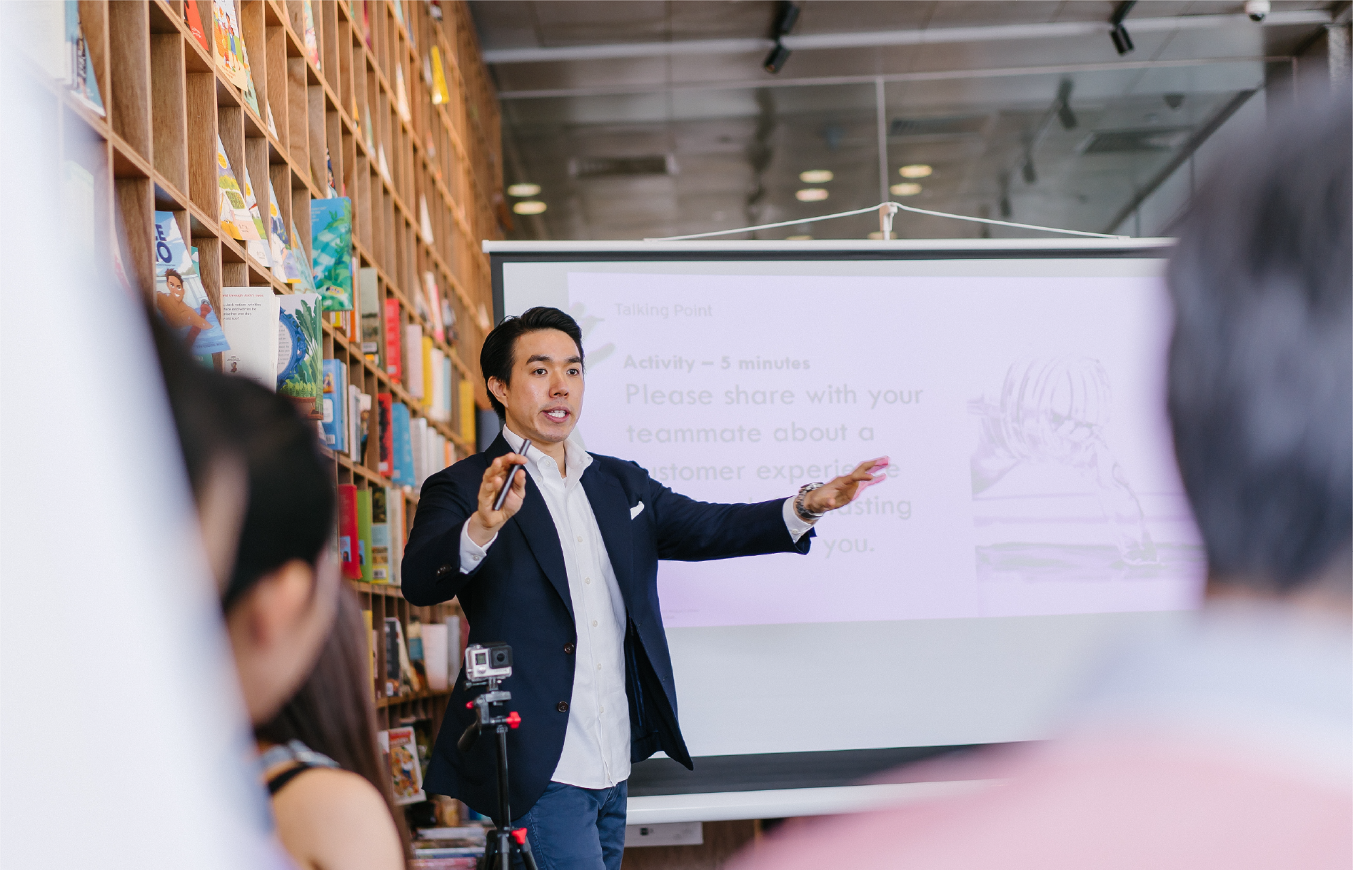 an expert who is an authority on a subject sharing a presentation on this topic