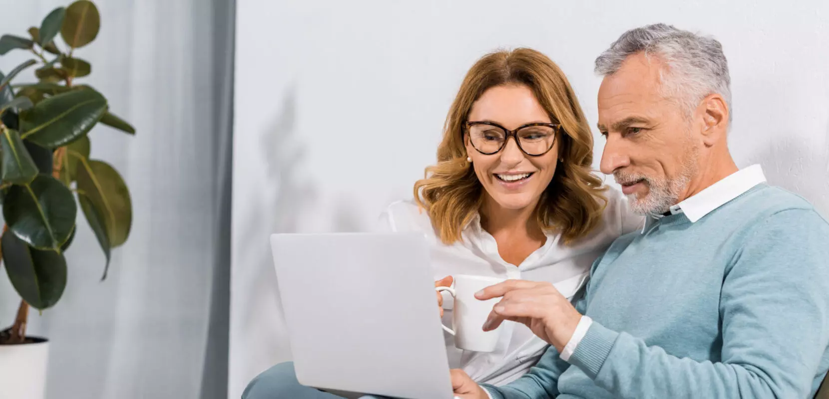 a couple going over the reasons to use a donor advised fund on their computer